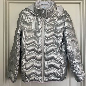 Silver puffer jacket - large